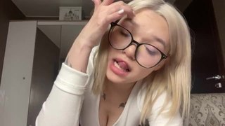 От первого лица: дочка папочки хочет сосать