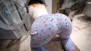 падчерица трахается, застряв внутри стиральной машины - кремпай