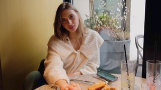 Un dîner romantique qui finit en putain de baise en 4K